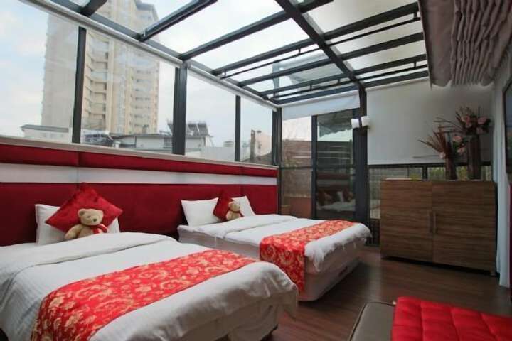Room 73 of 115
