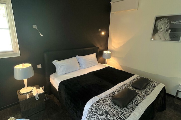 Room 27 of 106