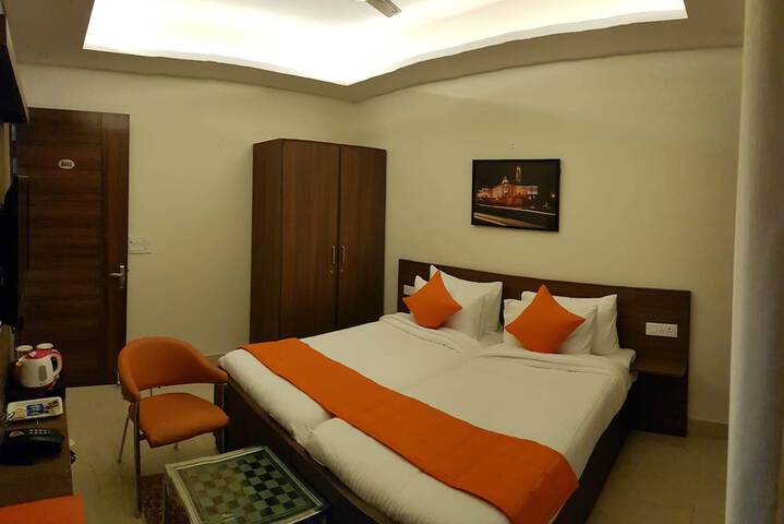 Room 3 of 31