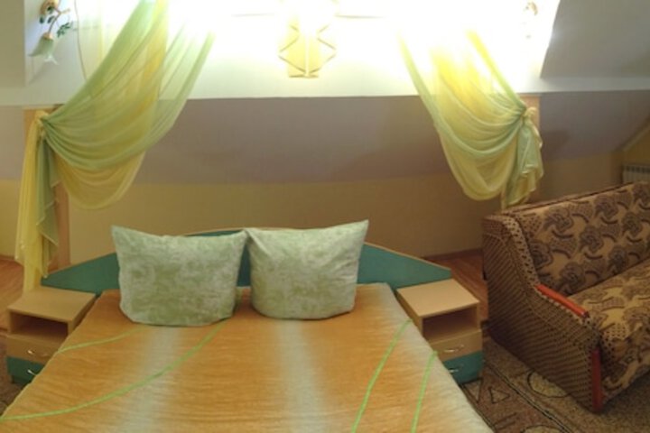 Room 14 of 60