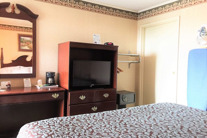 Room 4 of 20