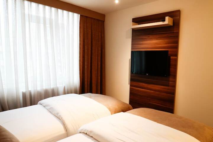 Room 12 of 46