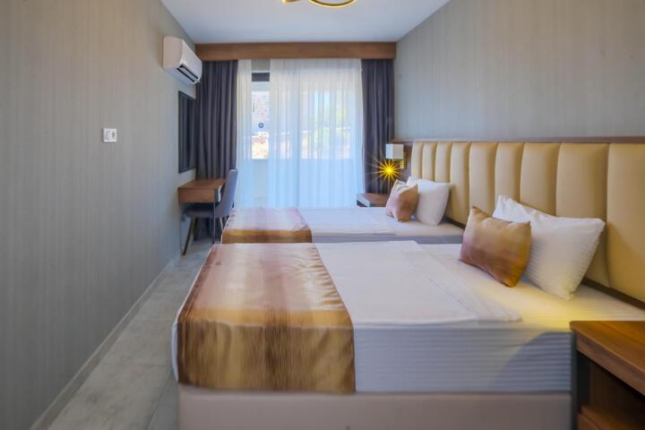 Room 3 of 73