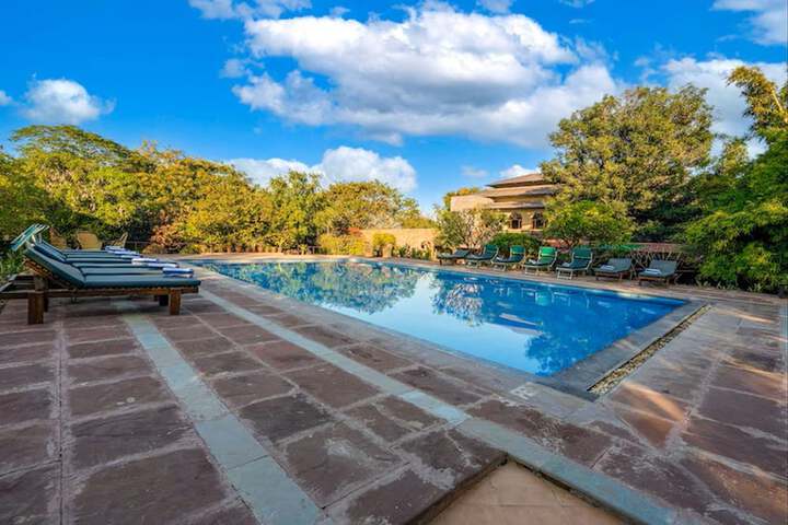 Pool Hotel
