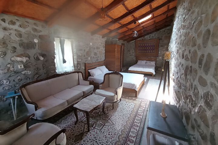 Room 12 of 37