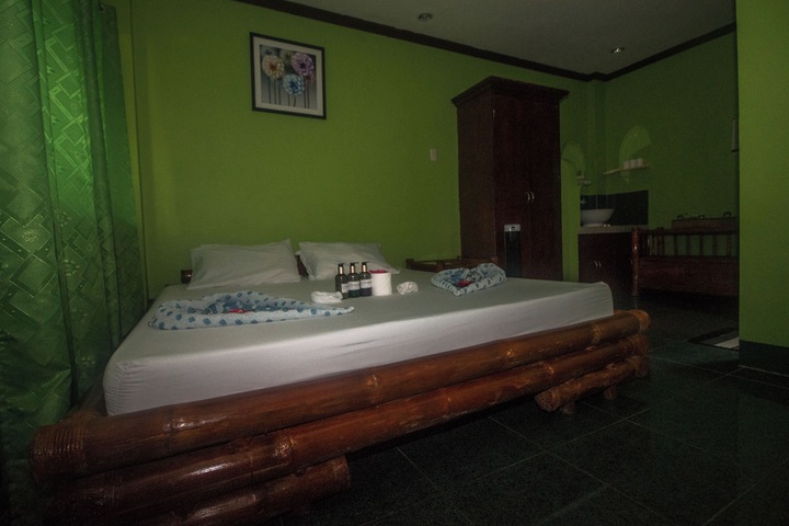 Room 65 of 210