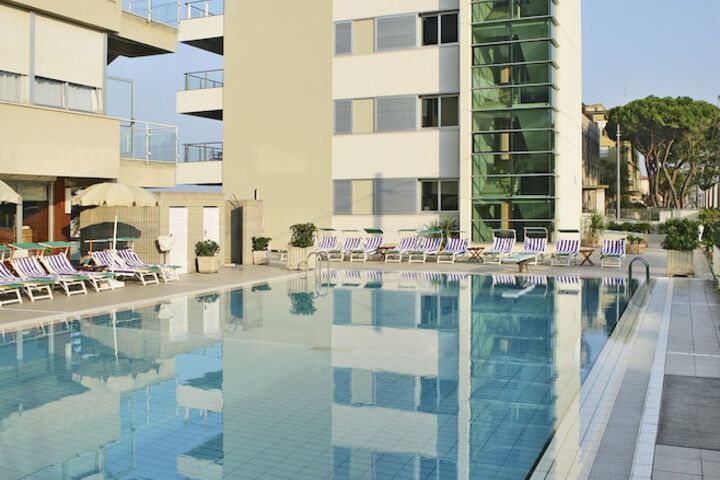 Pool Hotel