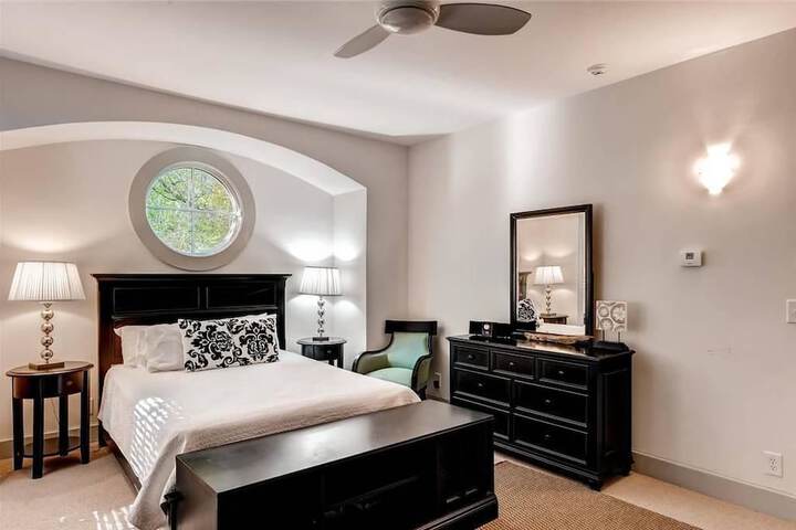 Room 5 of 11