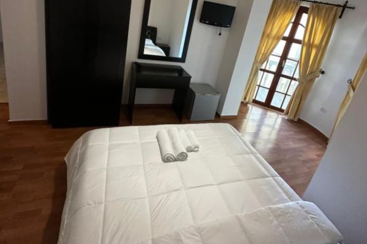 Room 16 of 100