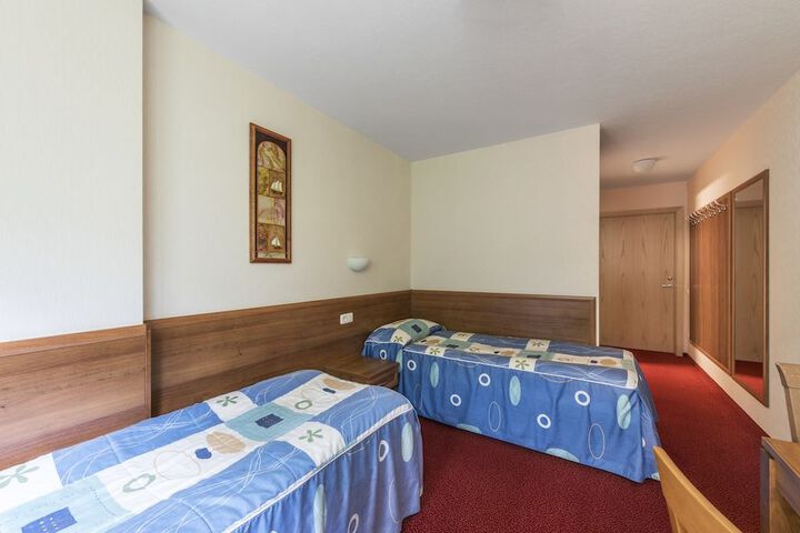 Room 13 of 64