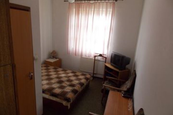 Room 16 of 45