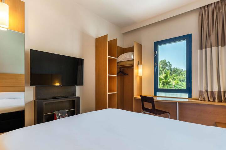 Room 14 of 162
