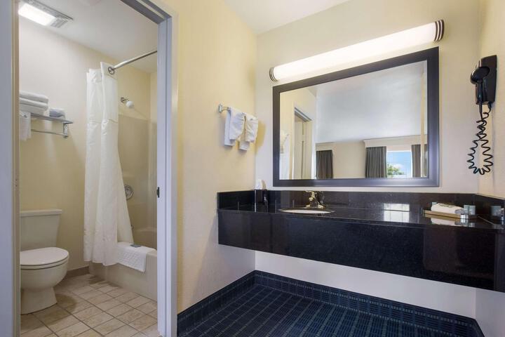 2 Double Beds (5 of 14)