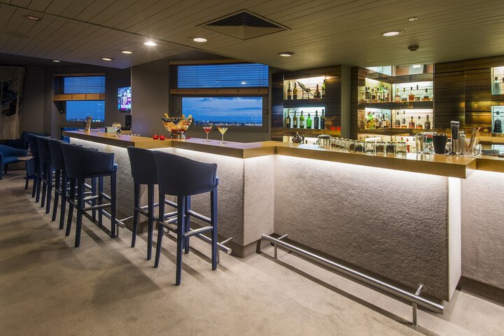 Lounge 58 of 65