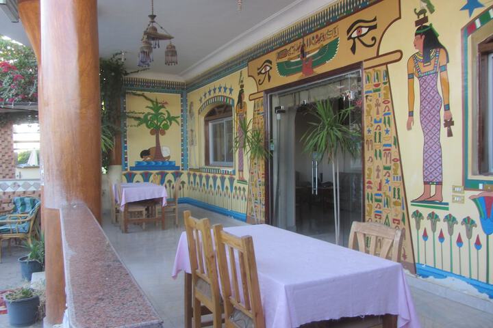 Dining 75 of 85