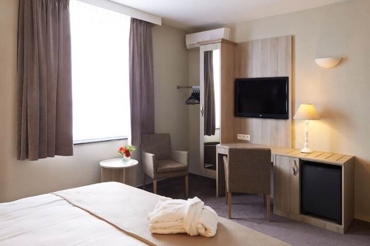 Room 5 of 11