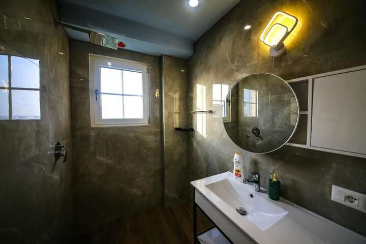 Room 48 of 70