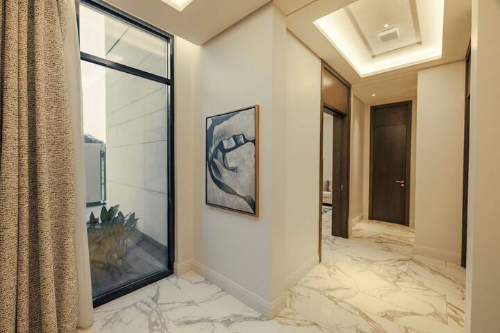 Room 52 of 178