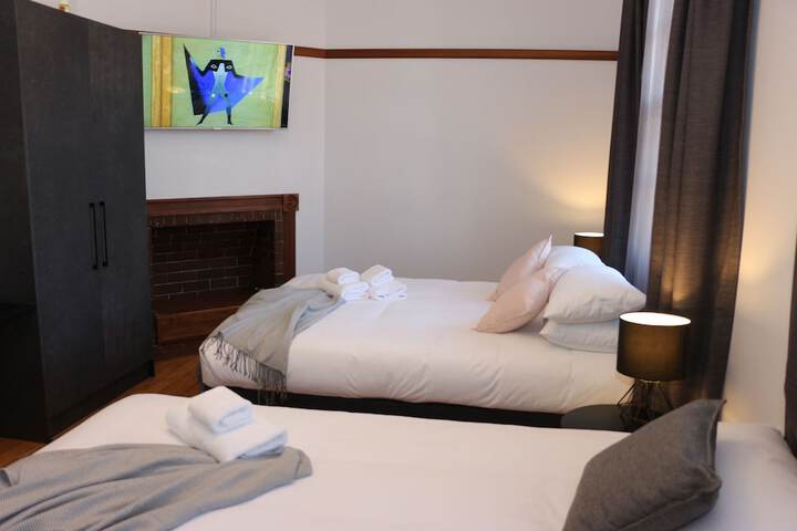 Room 6 of 36