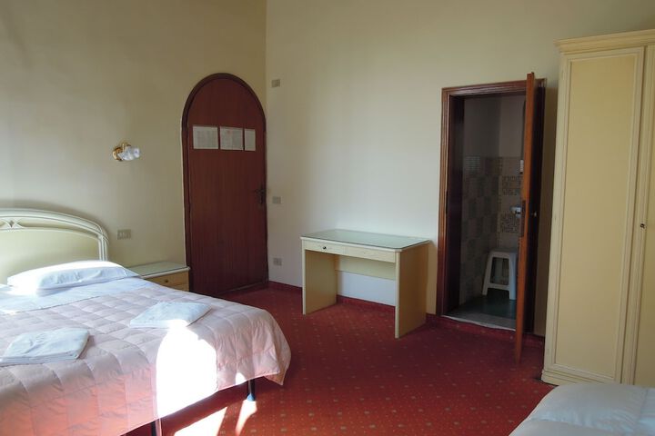 Room 11 of 50
