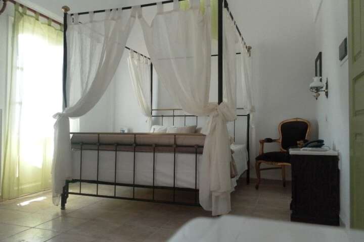 Room 7 of 32