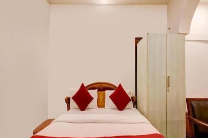 Room 4 of 20