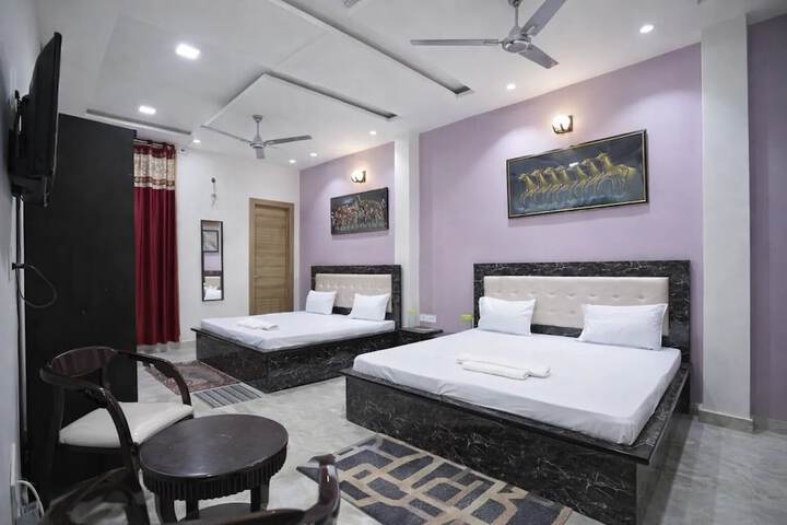 Room 15 of 33