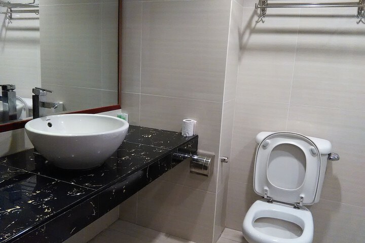 Room 8 of 14