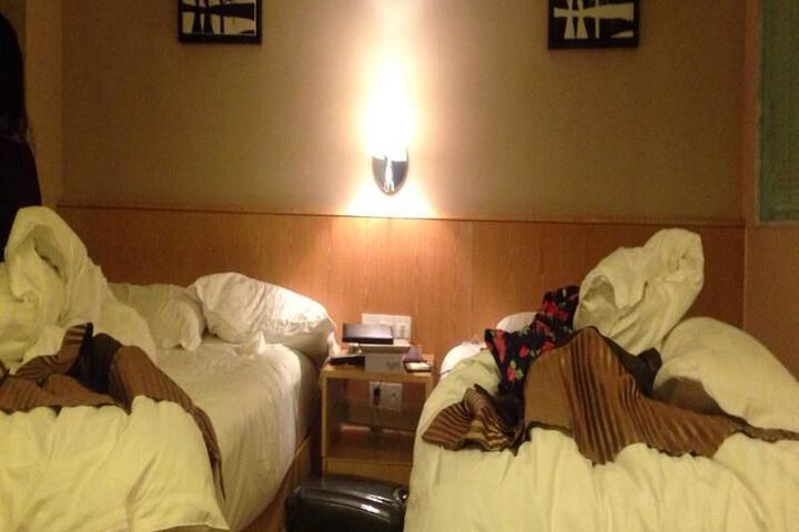 Room 12 of 166