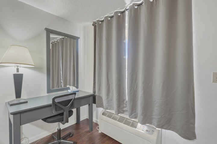 Room 21 of 40