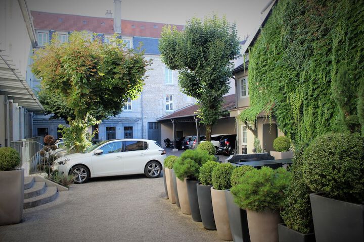 Hotel Exterior 36 of 38