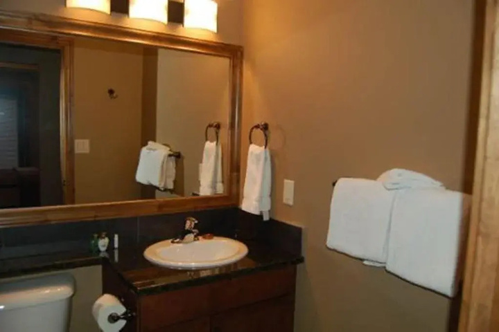 Room 6 of 12