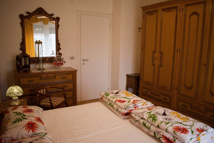 Room 4 of 43