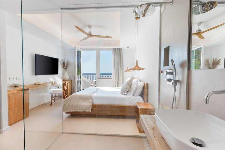 Room 44 of 235