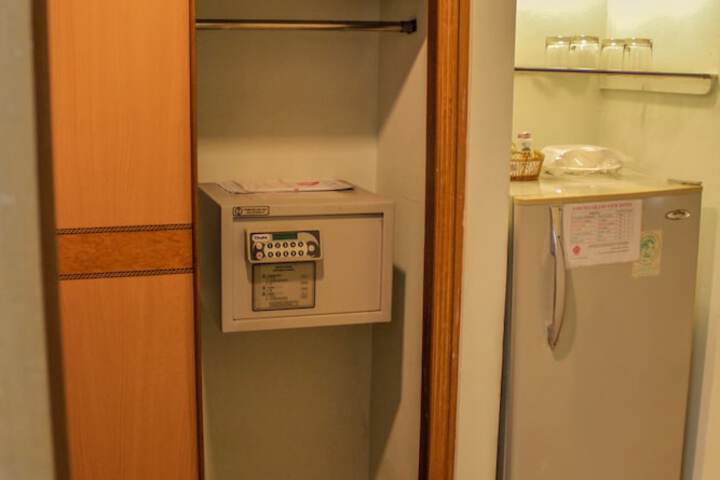 Room 5 of 33