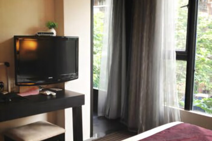 Room 4 of 6
