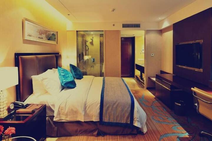 Room 9 of 52