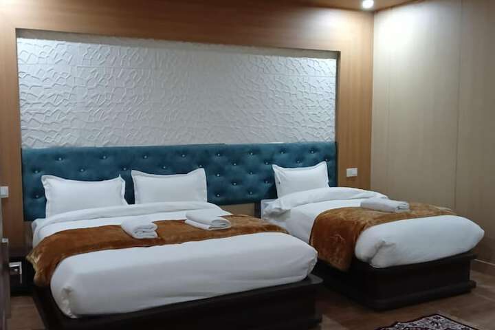 Room 4 of 6