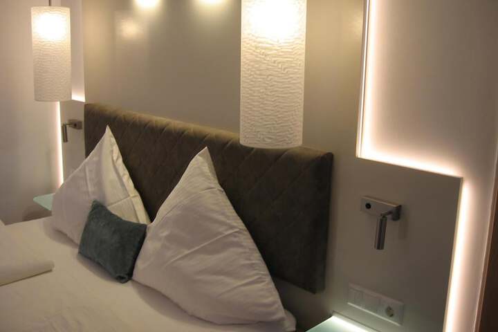 Room 6 of 35
