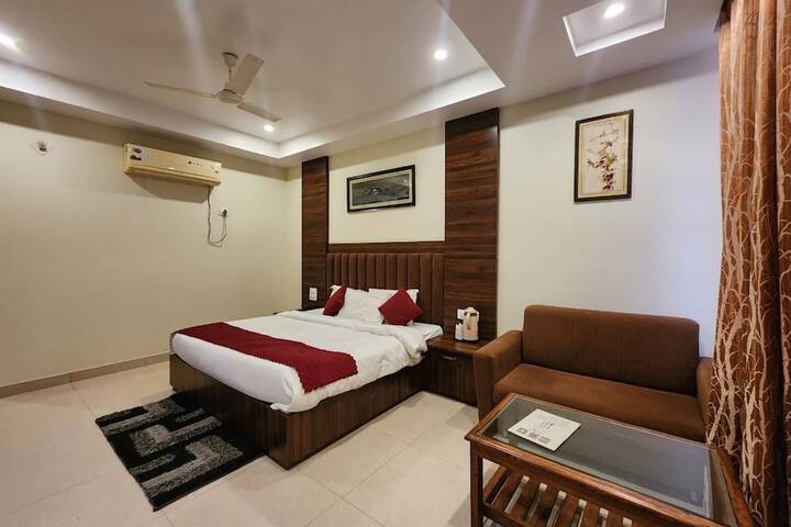 Room 8 of 15