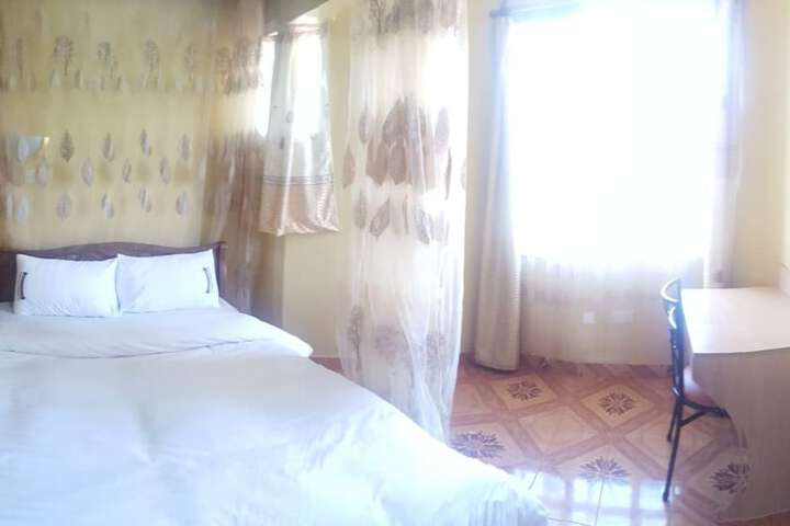 Room 8 of 18