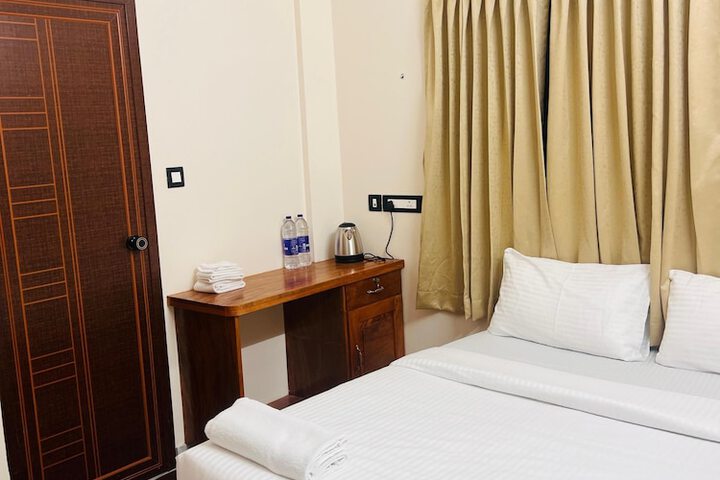 Room 5 of 13