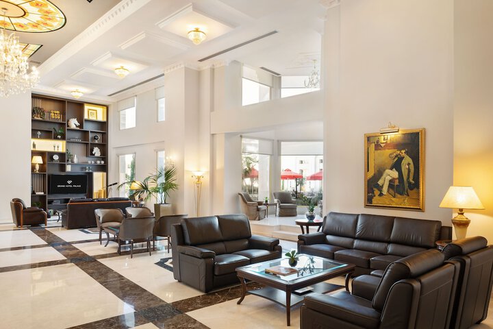 Entrance & Lobby