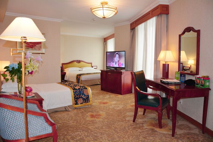 Room 4 of 121