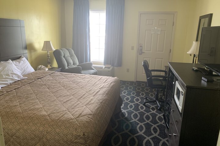 1 King Bed (7 of 8)