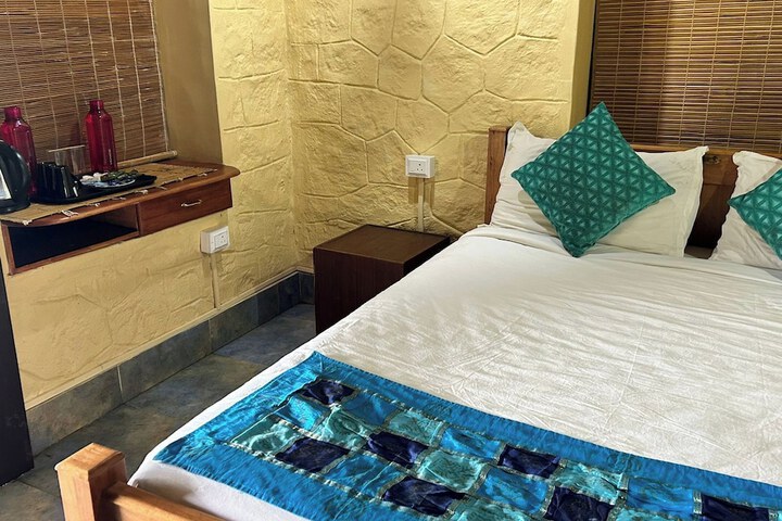 Room 4 of 27