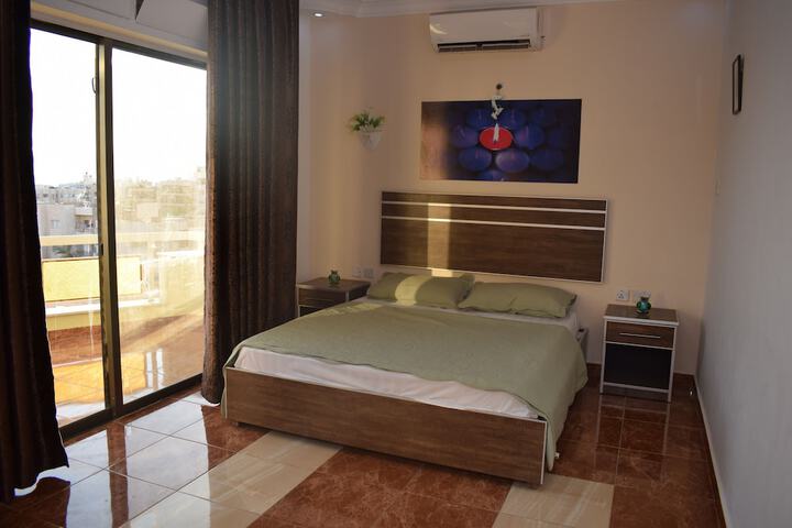 Room 4 of 4