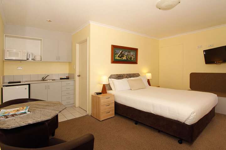Room 6 of 33