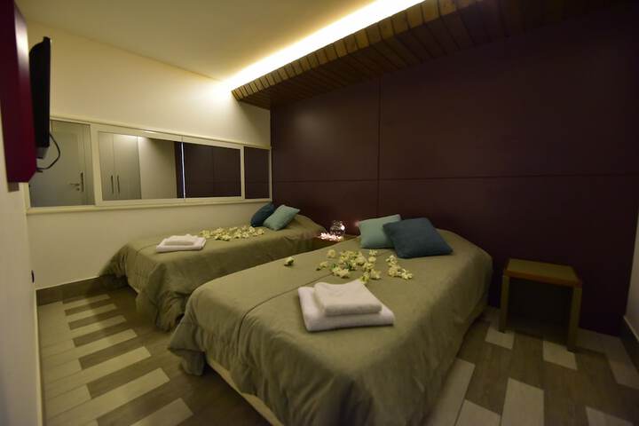Room 4 of 28
