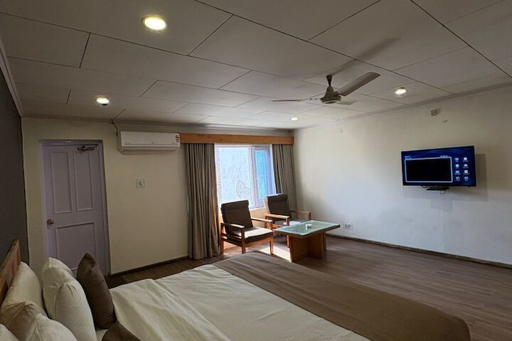 Room 6 of 17
